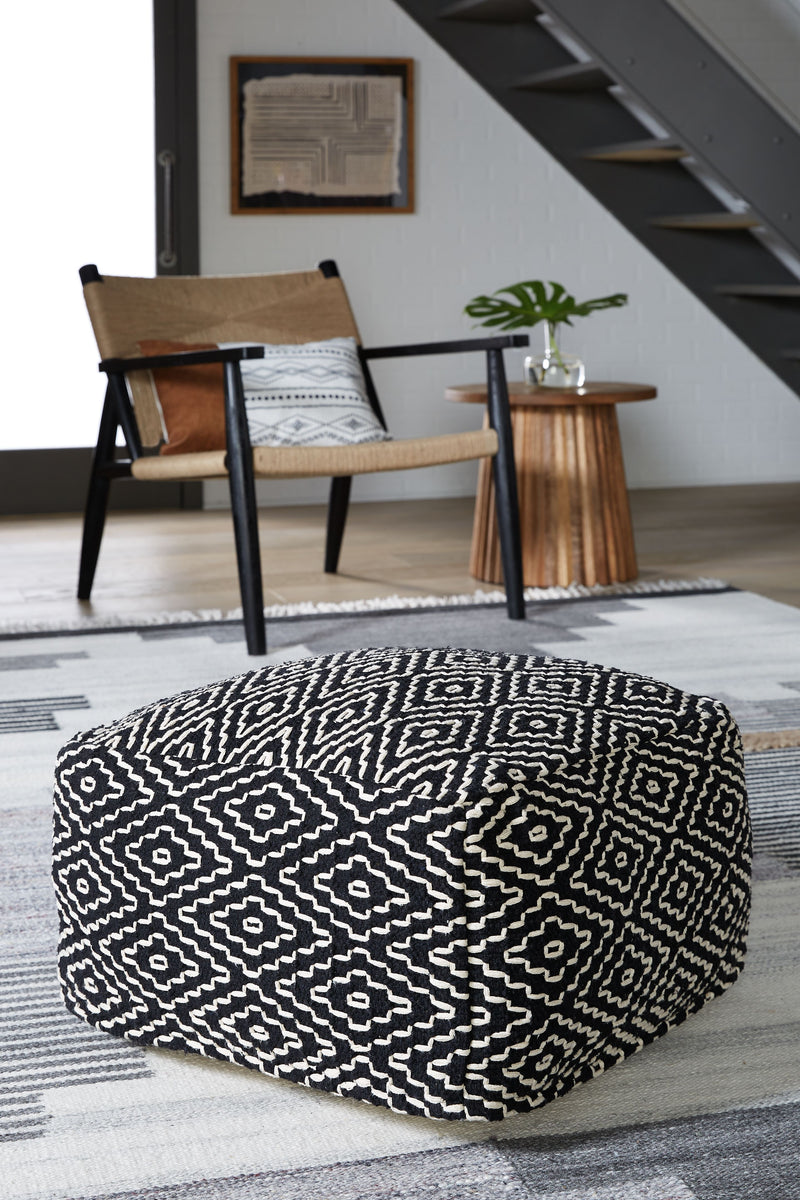 Jasett - Pouf - Black / Ivory